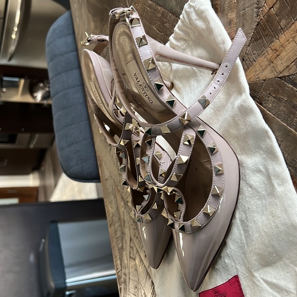 Valentino Rockstud Patent leather Ankle Strap Pumps. Size 38.5 fits like 7.5 - Picture 3 of 4